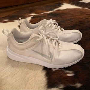 Nike Superflyte tennis shoes